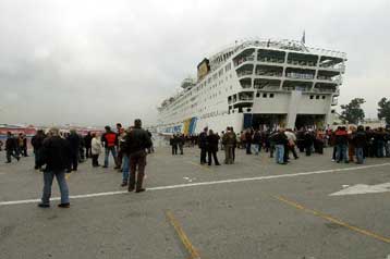 Τέλος στην απεργία τους έθεσαν οι ναυτεργάτες