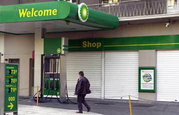 Παρατείνονται κατά ένα μήνα οι προθεσμίες υποβολής δηλώσεων για τους πρατηριούχους