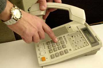 Προσοχή συνιστά το ΥΠΑΝ στους καταναλωτές για την προεπιλογή σταθερής τηλεφωνίας