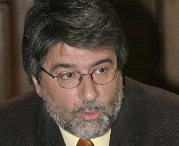 Κόντρα κυβέρνησης – ΠΑΣΟΚ στη Βουλή για τις μετατάξεις στο υπουργείο Οικονομίας