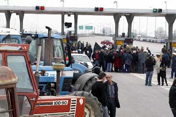 Σε νέο αποκλεισμό των διοδίων των Μαλγάρων προχώρησαν οι ορυζοπαραγωγοί