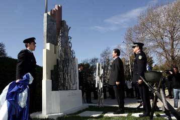 Mνημείο πεσόντων αστυνομικών στο υπουργείο Δημοσίας Τάξεως