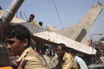 Τουλάχιστον 15 νεκροί από (νέα) κατάρρευση εργοστασίου στο Μπανγκλαντές