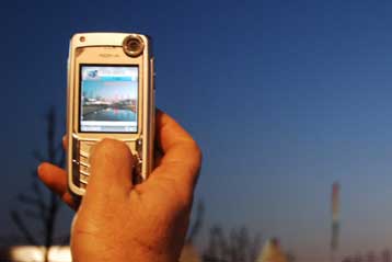 Διαδικτυακές υπηρεσίες στη Βρετανία παρακολουθούν τις κινήσεις κινητών