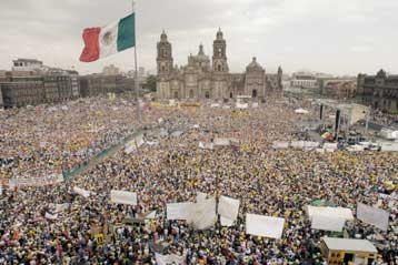 Ογκώδης συγκέντρωση – «μήνυμα» από τον αριστερό υποψήφιο για την προεδρία του Μεξικού