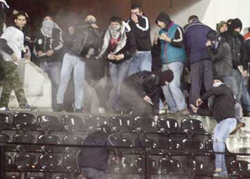 Στο αυτόφωρο έξι νεαροί για τα επεισόδια στον αγώνα ΠΑΟΚ – Ολυμπιακού