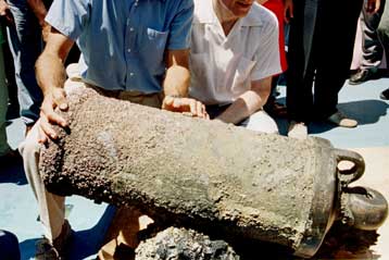 Στα παλιοσίδερα παραλίγο να καταλήξουν δύο ενετικά κανόνια από το παλιό λιμάνι Χανίων