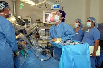 Εξυπνότερο ρομπότ χειρουργεί την καρδιά ενώ χτυπά