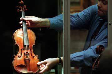 Σε τιμή-ρεκόρ αναμένεται να πωληθεί βιολί Στραντιβάριους