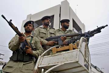 Σαράντε πέντε νεκροί σε επιχείρηση των Πακιστανών κατά στρατοπέδου εκπαίδευσης ισλαμιστών