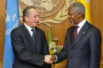 Ικανοποίηση σε Αθήνα και Λευκωσία για τη συνάντηση Παπαδόπουλου – Ανάν στο Παρίσι