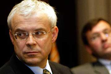 Αύξηση των ορίων ηλικίας συνταξιοδότησης των γυναικών ζητά η Κομισιόν