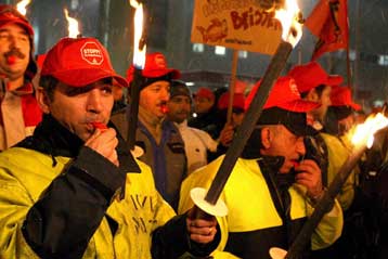 Επαναλαμβανόμενες προειδοποιητικές απεργίες ξεκινούν τα συνδικάτα στη Γερμανία