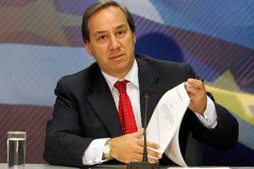 Η κυβέρνηση στηρίζει τις συλλογικές διαπραγματεύσεις, λέει ο Γ.Αλογοσκούφης