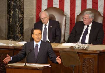 Εγγύηση για την ειρήνη οι ισχυροί διατλαντικοί δεσμοί, σύμφωνα με τον Μπερλουσκόνι