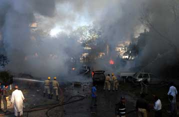 Πέντε νεκροί σε εκρήξεις παγιδευμένων οχημάτων στο Πακιστάν