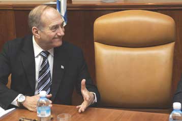 Σημάδια κόπωσης παρουσιάζει το Καντίμα σύμφωνα με νέα δημοσκόπηση στο Ισράηλ