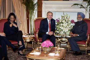 Συμφωνία συνεργασίας στον τομέα των πυρηνικών υπέγραψαν Ινδία-ΗΠΑ