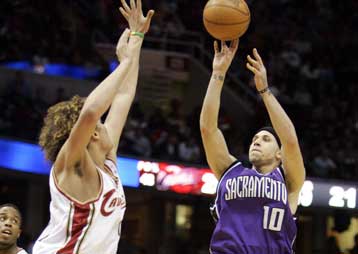 Νίκη πέρα από τα προγνωστικά για τους Κινγκς επί των Καβαλίερς με 97-90