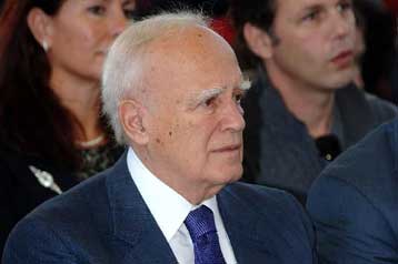 Στα Ψαρά ο Κάρολος Παπούλιας