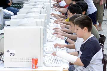 Ασύρματα ευρυζωνικά δίκτυα σε 120 δήμους και πάνω από 1.200 σχολεία