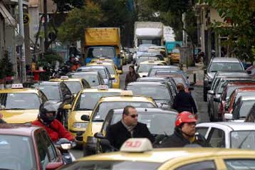 Ευρωπαϊκή άδεια οδήγησης με μορφή πιστωτικής κάρτας εξετάζει η ΕΕ