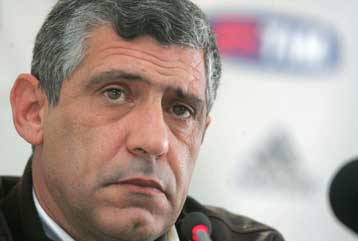 Έχουμε ακόμα εννέα τελικούς, λέει ο Σάντος για να καταπολεμήσει το άγχος