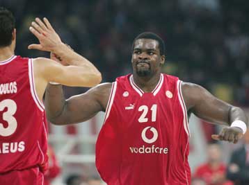 Ο Σχορτσιανίτης άνοιξε τον δρόμο του Ολυμπιακού για τους «8», 78-69 την Ζαλγκίρις