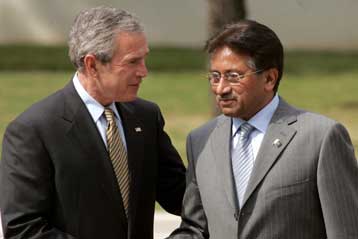 Εγκώμια Μπους προς Μουσαράφ για την καταπολέμηση της τρομοκρατίας