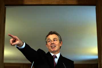 Προσευχήθηκα στο Θεό πριν εισβάλουμε στο Ιράκ, «εξομολογείται» ο Μπλερ