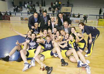 Την κατάκτηση του Κυπέλλου μπάσκετ γυναικών πανηγυρίζουν οι Εσπερίδες