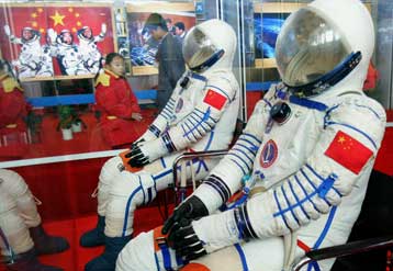 Για το 2008 αναβάλλεται η τρίτη επανδρωμένη διαστημική αποστολή της Κίνας