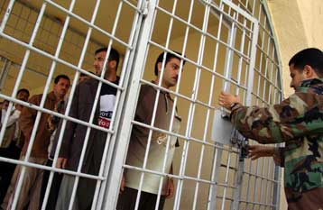 Στέρηση θεμελιωδών δικαιωμάτων στις ιρακινές φυλακές καταγγέλλει η Διεθνής Αμνηστία