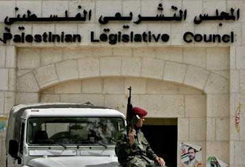 Η Χαμάς κατήργησε τις νέες εξουσίες Αμπάς κατά την πρώτη συνεδρίαση του κοινοβουλίου