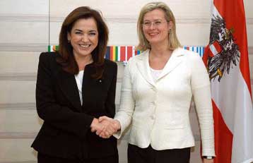 Πρώτο μήνυμα Μπακογιάννη προς την Τουρκία για την ευρωπαϊκή της πορεία