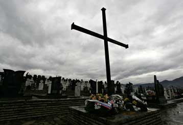 Κατηγορητήριο για εγκλήματα πολέμου κατά δύο πρώην μελών του σερβοβοσνιακού στρατού