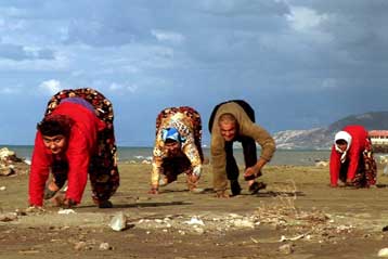 Οικογένεια που περπατά… στα τέσσερα ανοίγει παράθυρο στην Εξέλιξη