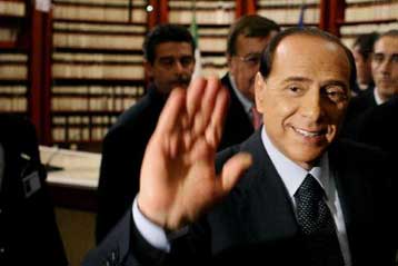 Δεν πραγματοποιείται τελικά η «διαφημιστική» συνάντηση Μπερλουσκόνι με τον Πάπα