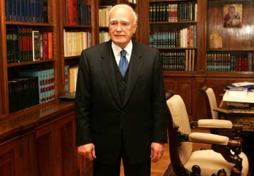 Κ.Παπούλιας, Φ.Γεννηματά και Ν.Κακλαμάνης τα δημοφιλέστερα πρόσωπα της δημόσιας ζωής