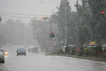 Κακοκαιρία στη βόρεια Ελλάδα, ύφεση από το απόγευμα προβλέπει η ΕΜΥ