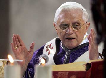 Την απελευθέρωση του βρέφους που πάσχει από επιληψία ζητά από τους απαγωγείς και ο Πάπας