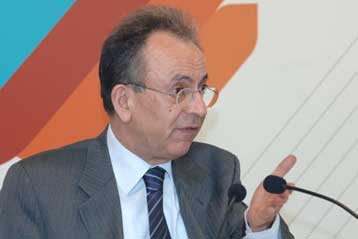 Επανέρχεται το υπουργείο Ανάπτυξης για λειτουργία καταστημάτων τρεις Κυριακές το χρόνο