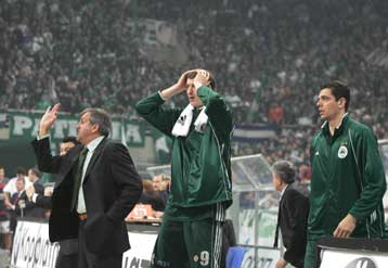 Τρίτη σερί ήττα του Παναθηναϊκού-Έχασε 76-73 από την Εφές στο ΟΑΚΑ και αγωνιά