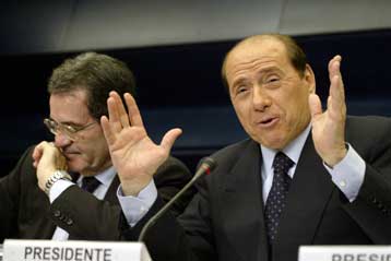 Συμφωνία Μπερλουσκόνι – Πρόντι για δύο «τηλεμαχίες» εν όψει των βουλευτικών εκλογών