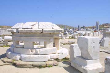 SOS εκπέμπουν τα εγκαταλειμένα μνημεία της Δήλου