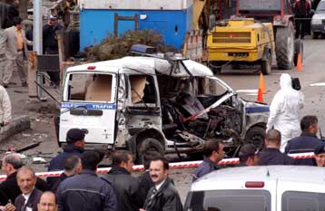 Τρεις νεκροί και 16 τραυματίες από έκρηξη στην πόλη Βαν της ανατολικής Τουρκίας
