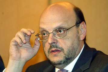 Αποστάσεις από τους χειρισμούς της Vodafone παίρνει η κυβέρνηση