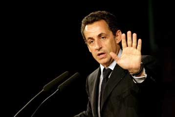 Η Γαλλία επανεξετάζει το νομοσχέδιο για την ανταλλαγή αρχείων