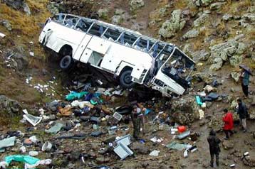 Φόβοι για 30 νεκρούς από πτώση λεωφορείου σε ποτάμι στην κεντρική Τουρκία