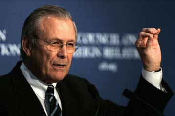 Δεν θα εμπλακούν οι αμερικανικές δυνάμεις σε ιρακινό εμφύλιο, λέει ο Ράμσφελντ